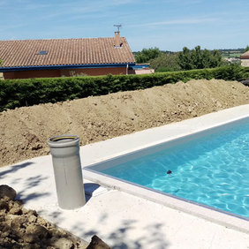 Contour de piscine - Jardin Sauvage Service - Toulouse