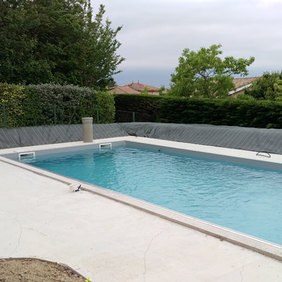 Contour de piscine - Jardin Sauvage Service - Toulouse